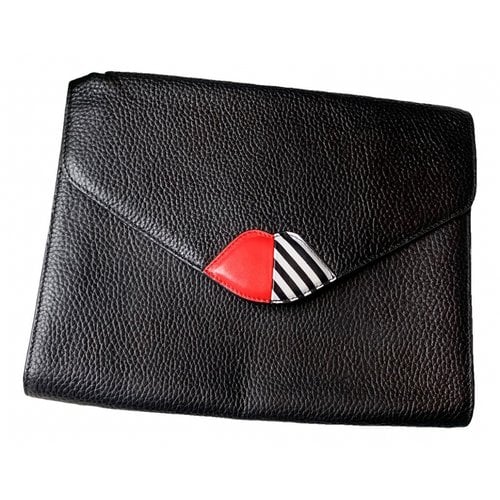 Pre-owned Lulu Guinness Leather Clutch In Black