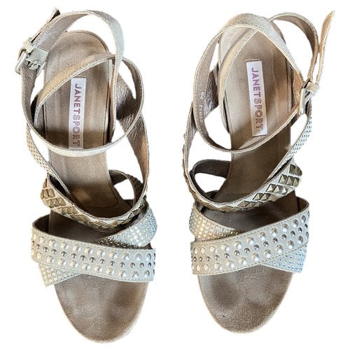Pre-owned Janet & Janet Leather Sandal In Grey