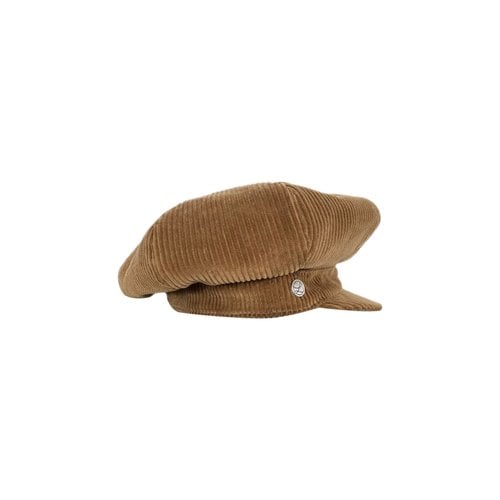Pre-owned Laulhere Cap In Camel
