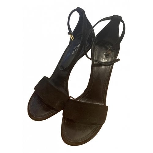Pre-owned Louis Vuitton Leather Sandal In Black