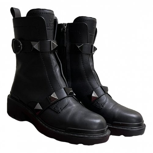 Pre-owned Valentino Garavani Leather Snow Boots In Black