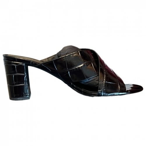 Pre-owned Saint Laurent Loulou Leather Sandal In Black