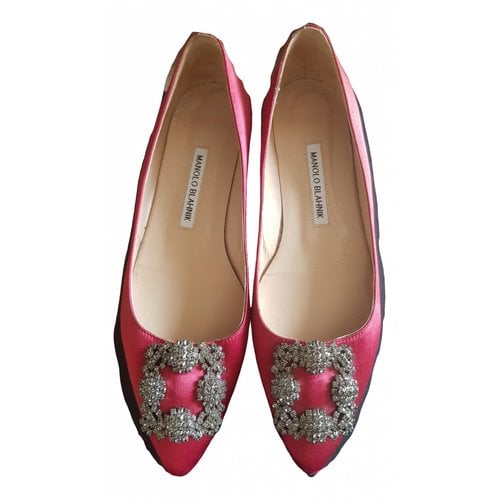 Pre-owned Manolo Blahnik Hangisi Cloth Flats In Red