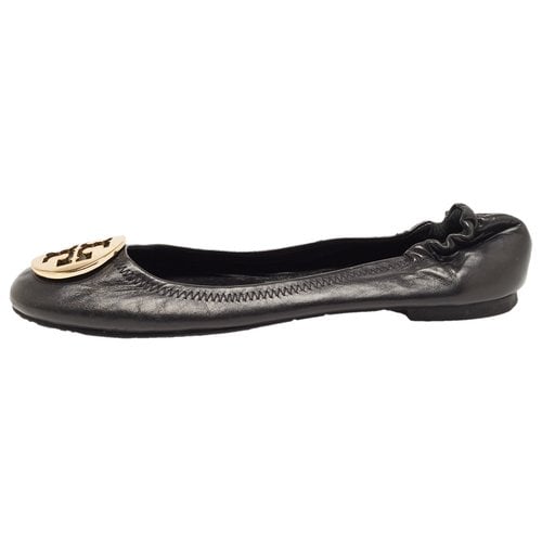 Pre-owned Tory Burch Leather Flats In Black