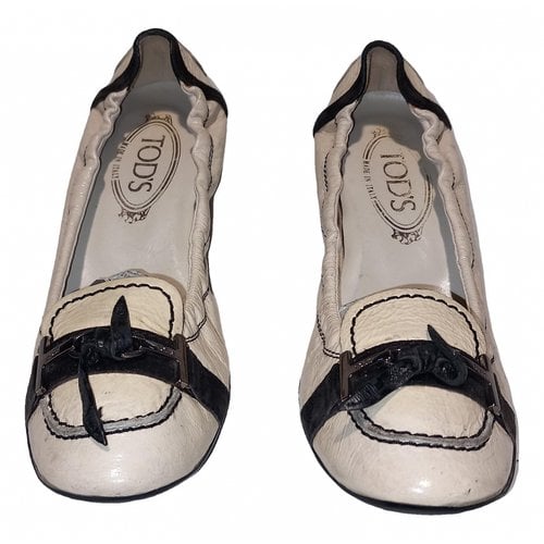 Pre-owned Tod's Patent Leather Ballet Flats In Beige