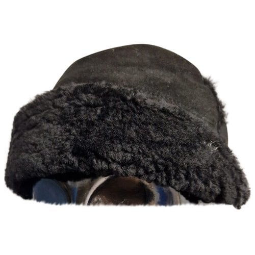 Pre-owned Ugg Leather Beret In Black