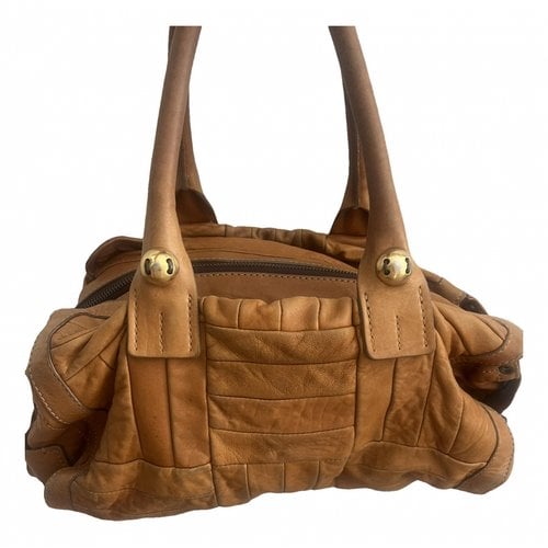 Pre-owned Chloé Bay Leather Tote In Camel