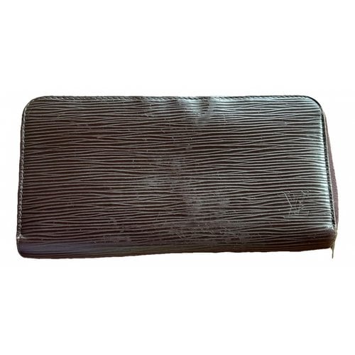 Pre-owned Louis Vuitton Zippy Leather Wallet In Purple