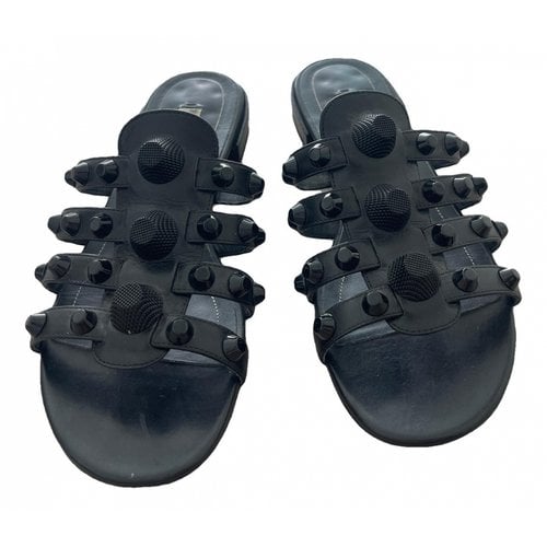 Pre-owned Balenciaga Round Leather Sandal In Black