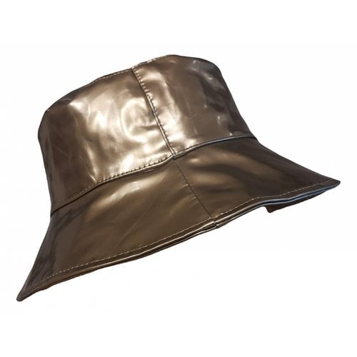 Pre-owned Max Mara Patent Leather Beanie In Gold