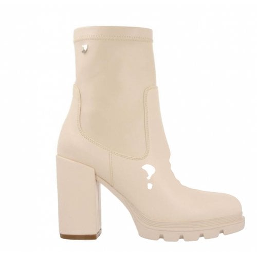 Pre-owned Gioseppo Vegan Leather Boots In Beige