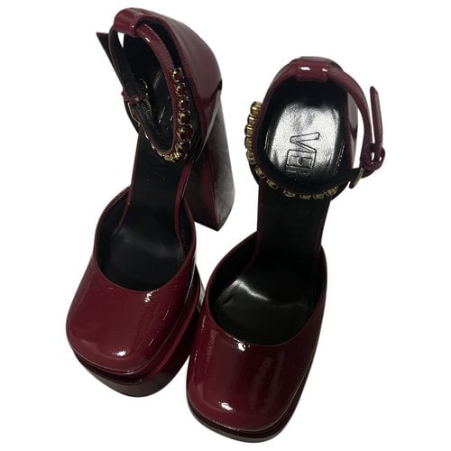 Pre-owned Versace Leather Heels In Burgundy