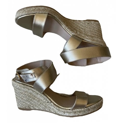 Pre-owned Stuart Weitzman Leather Sandal In Gold