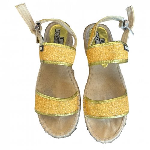 Pre-owned Moschino Glitter Sandal In Gold