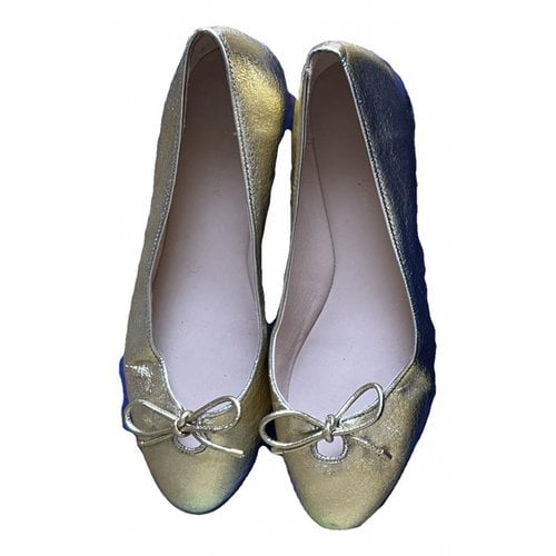 Pre-owned Stuart Weitzman Leather Ballet Flats In Gold