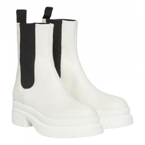 Pre-owned Jw Anderson Leather Snow Boots In White
