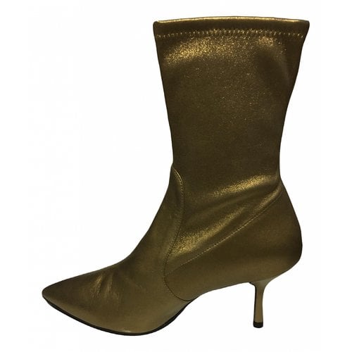 Pre-owned Stuart Weitzman Leather Boots In Gold