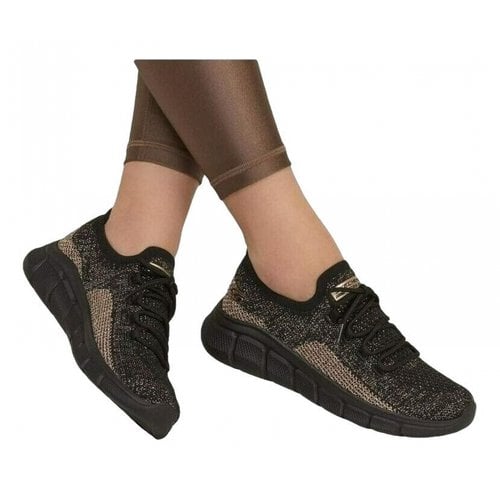Pre-owned Skechers Cloth Trainers In Black