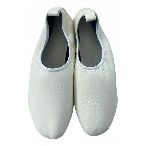 Pre-owned The Row Leather Flats In White