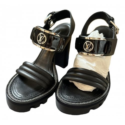 Pre-owned Louis Vuitton Star Trail Leather Sandals In Black