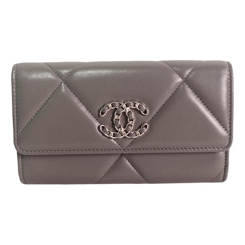 Pre-owned Chanel Leather Wallet In Grey