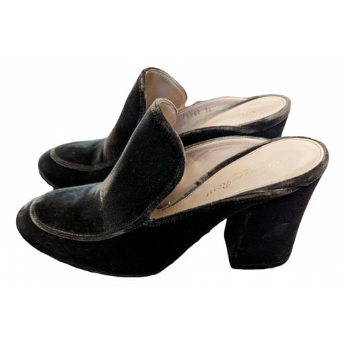 Pre-owned Gianvito Rossi Velvet Mules & Clogs In Brown