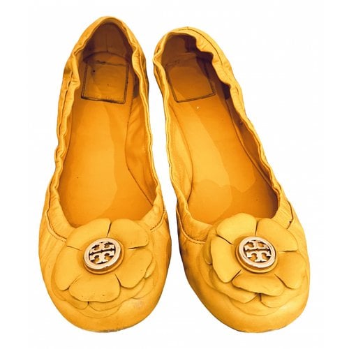 Pre-owned Tory Burch Vegan Leather Flats In Yellow
