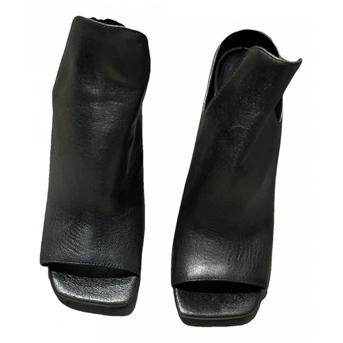 Pre-owned Donna Karan Leather Heels In Grey