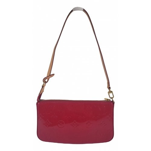 Pre-owned Louis Vuitton Pochette Accessoire Patent Leather Handbag In Pink