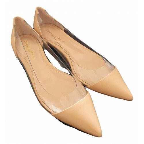 Pre-owned Gianvito Rossi Leather Flats In Beige