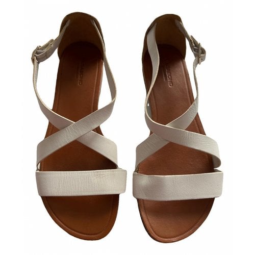 Pre-owned Vagabond Leather Sandal In White
