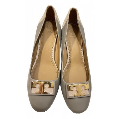 Pre-owned Tory Burch Leather Flats In Grey