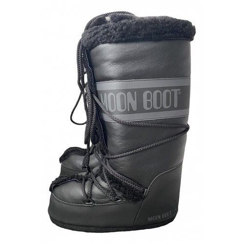 Pre-owned Moon Boot Leather Snow Boots In Black