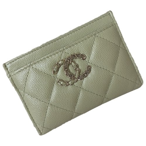 Pre-owned Chanel 19 Leather Card Wallet In Green