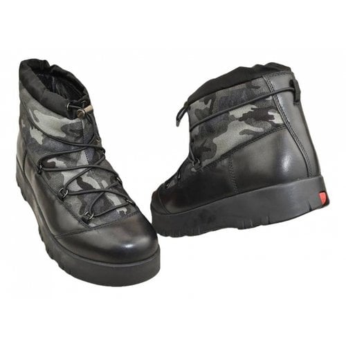Pre-owned Prada Leather Snow Boots In Black