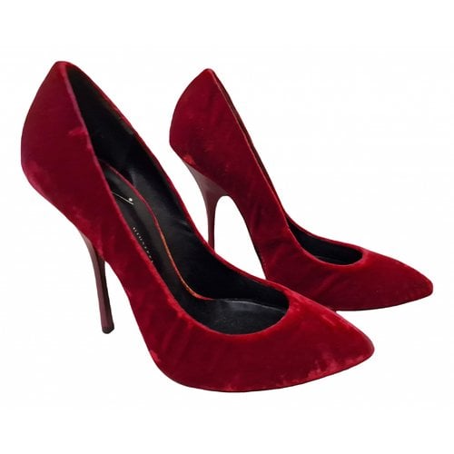 Pre-owned Giuseppe Zanotti Velvet Heels In Red