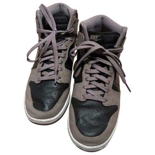 Pre-owned Nike Sb Dunk Leather Trainers In Grey