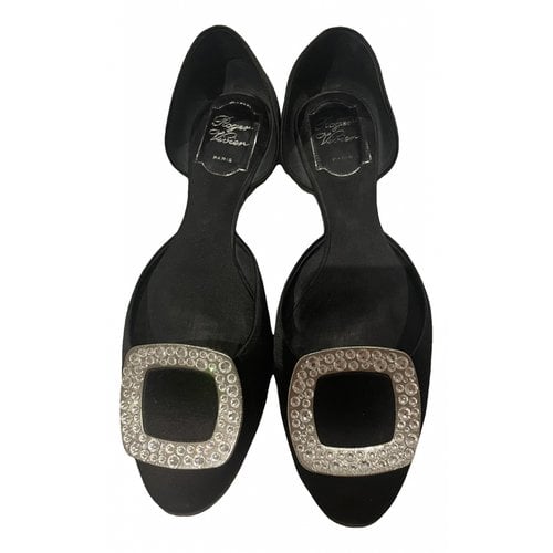 Pre-owned Roger Vivier Cloth Flats In Black