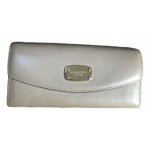 Pre-owned Michael Kors Leather Clutch In Pink
