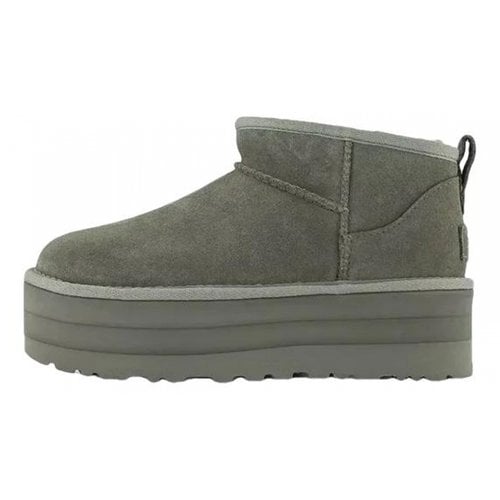 Pre-owned Ugg Snow Boots In Green