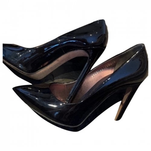 Pre-owned Gina Patent Leather Heels In Black