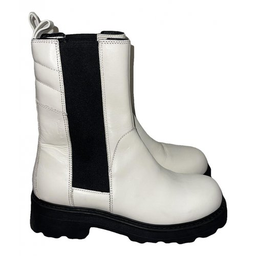 Pre-owned Vagabond Leather Boots In White
