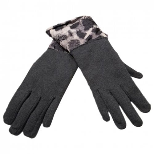 Pre-owned Moncler Wool Gloves In Grey
