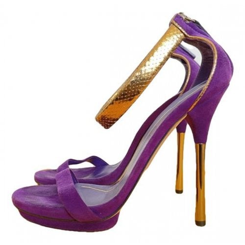 Pre-owned Gucci Python Heels In Purple