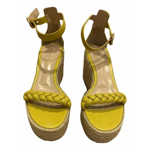 Pre-owned Gianvito Rossi Leather Sandals In Yellow