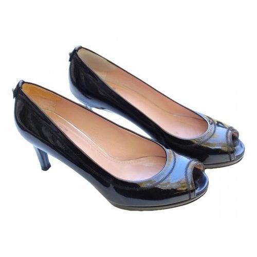 Pre-owned Stuart Weitzman Patent Leather Heels In Black
