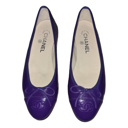 Pre-owned Chanel Patent Leather Flats In Purple