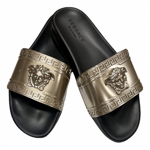 Pre-owned Versace Flats In Gold