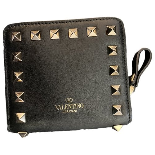 Pre-owned Valentino Garavani Rockstud Leather Wallet In Black