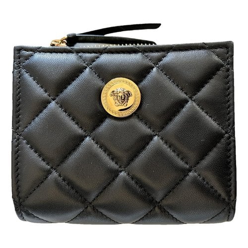 Pre-owned Versace La Medusa Leather Wallet In Black
